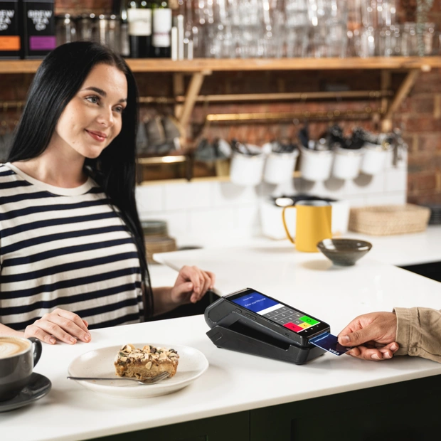 Card payment in a cafe